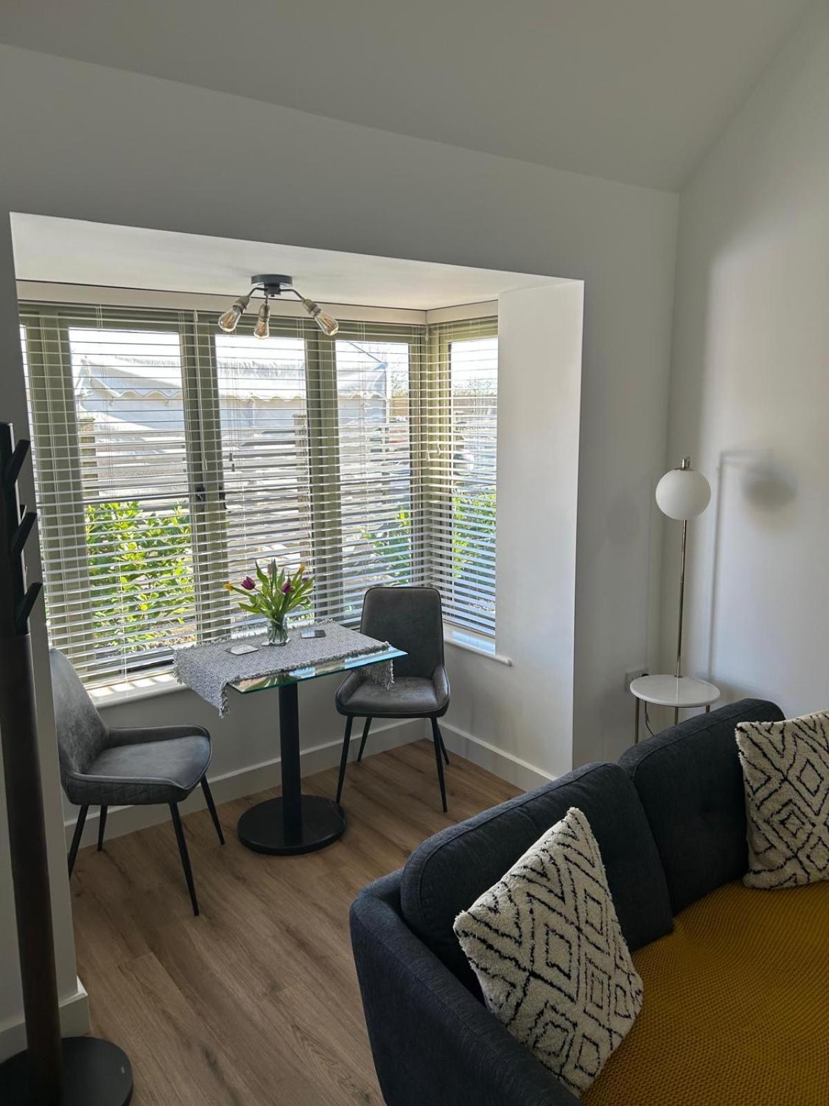 Blundens Kellingley Apartment Chichester Bagian luar foto